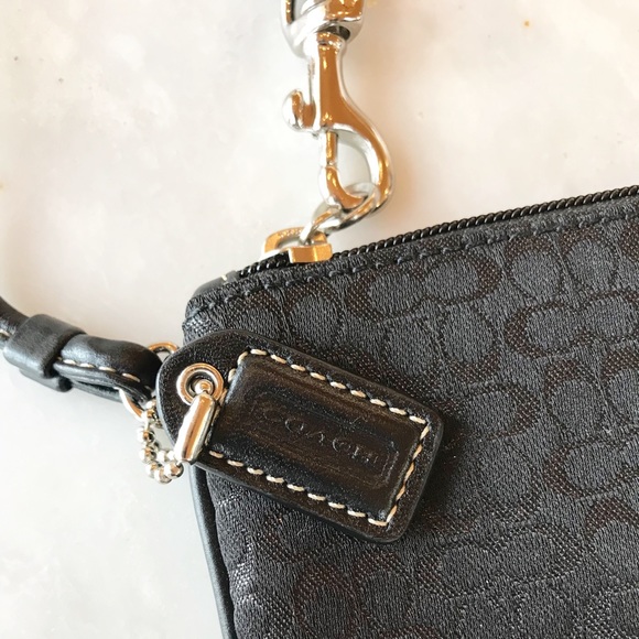 Coach | Small Signature Wristlet - Picture 6 of 6